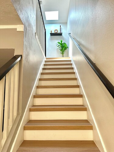 Townhome w Big Balcony-College Park, WP, Downtown - Perfect for Work Travelers