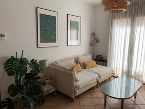Living area - Cozy apartment with terrace 6 minutes from the beach (Sant Feliu de Guíxols)