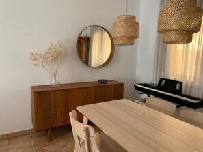 Interior - Cozy apartment with terrace 6 minutes from the beach (Sant Feliu de Guíxols)