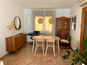 Dining - Cozy apartment with terrace 6 minutes from the beach (Sant Feliu de Guíxols)