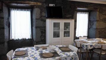 Room, 1 Bedroom, Balcony, Ocean View | Living area