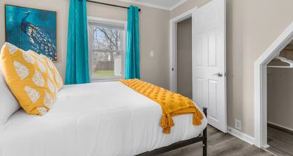 Cozy Oshkosh Home Minutes from UW, EAA & Downtown