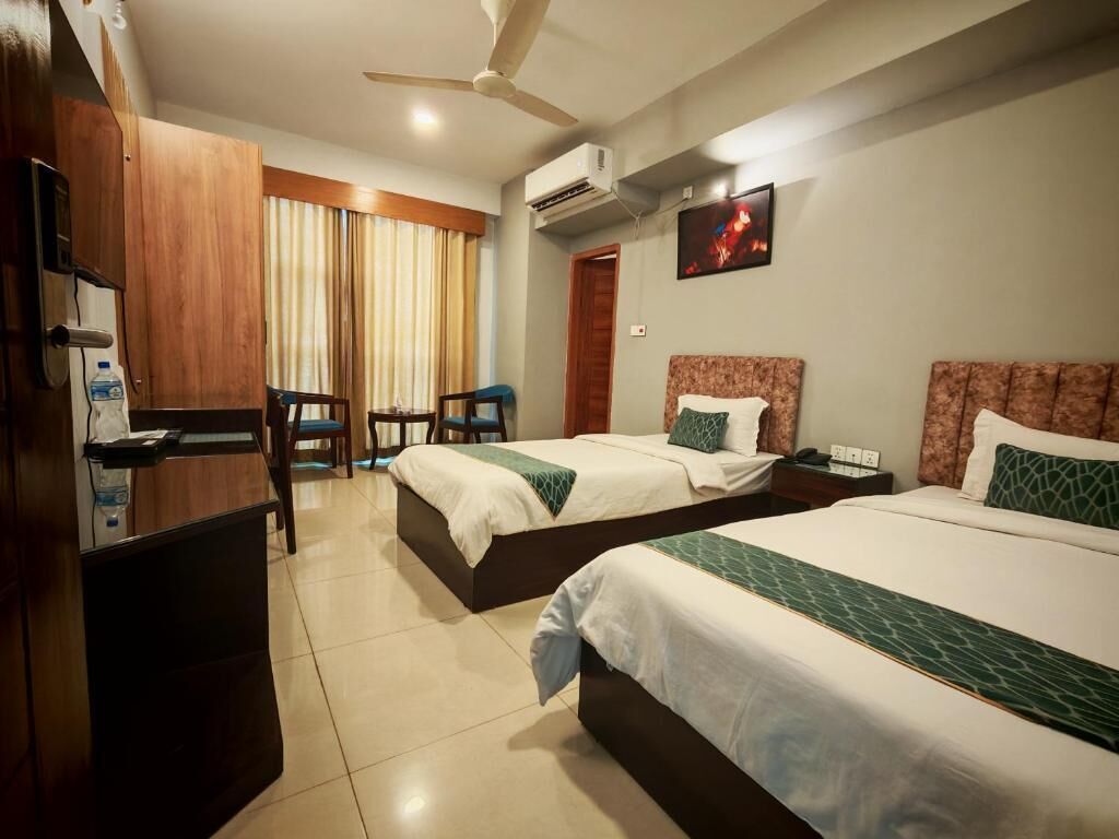 Kahden hengen deluxe-huone (kaksi sänkyä), kaupunkinäköala | Ilmainen Wi-Fi