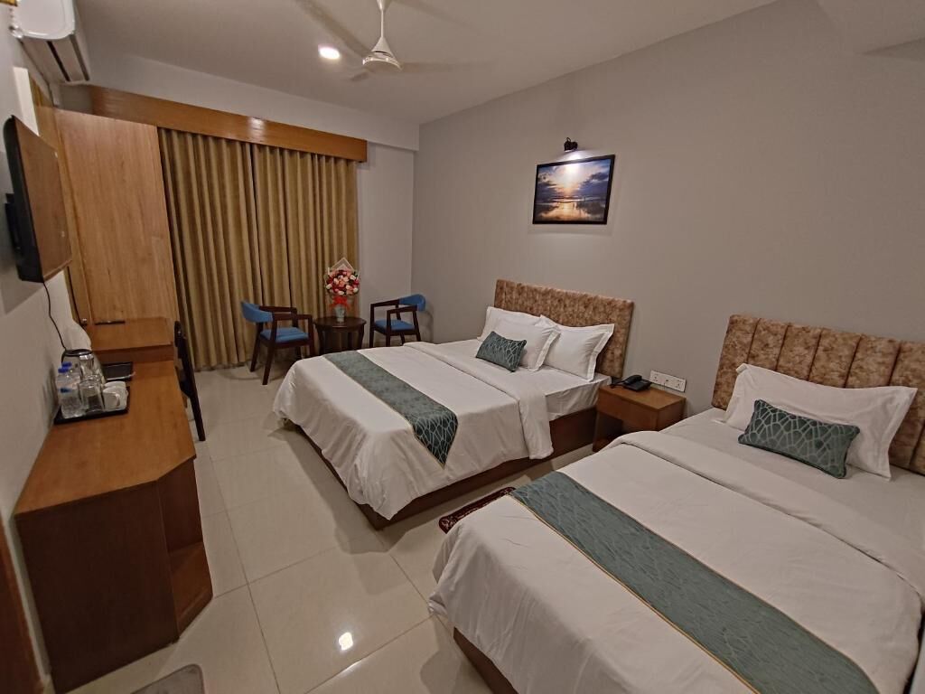 Kolmen hengen standard-huone, kaupunkinäköala | Ilmainen Wi-Fi