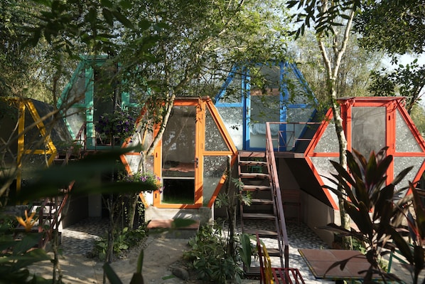 Laptop workspace, blackout curtains, iron/ironing board, free WiFi