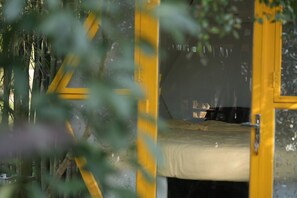 Laptop workspace, blackout curtains, iron/ironing board, free WiFi