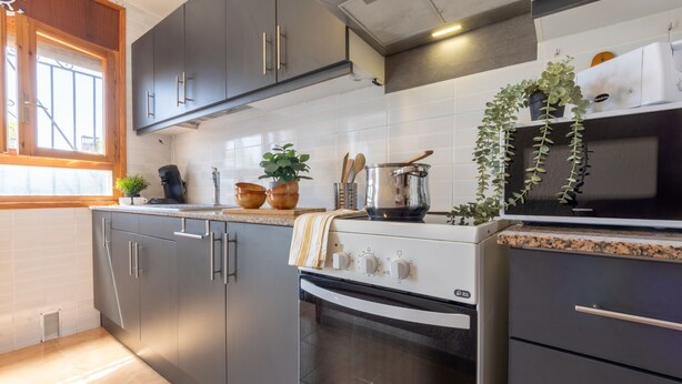 Kühlschrank, Mikrowelle, Ofen, Geschirrspüler