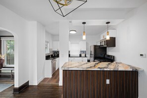 Mikrowelle, Ofen, Herdplatte, Geschirrspüler