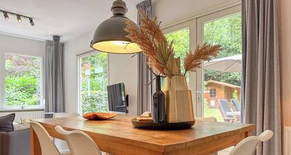 Lovely detached house with garden in woods