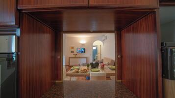 Standard-Apartment, Mehrere Schlafzimmer, 2 Bäder (Otranto Flow Near Beach & Centre) | Speisen