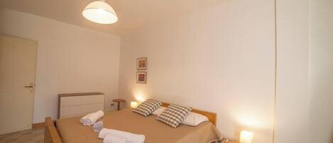 2 bedrooms, bed sheets