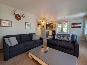 Smart TV, fireplace