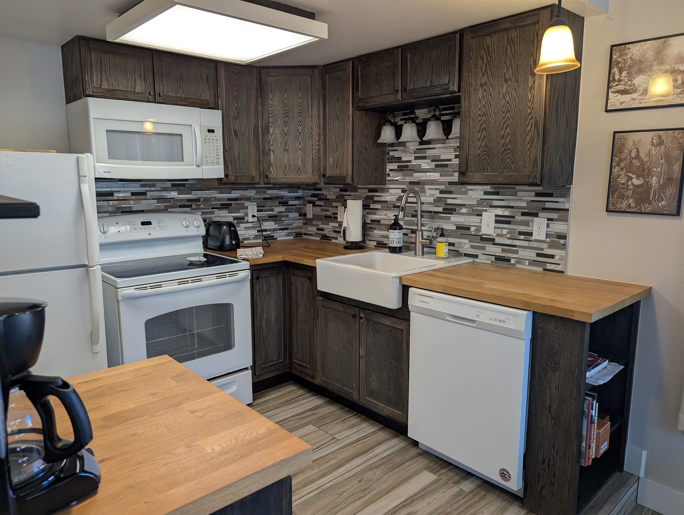 Refrigerador, microondas, horno y parrilla de estufa 