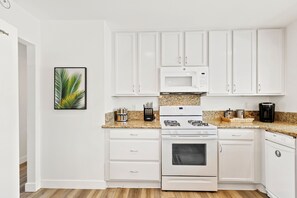 Fridge, microwave, stovetop, dishwasher
