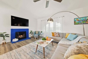 Smart TV, fireplace, offices - NEW Listing: Saltwater Pool & Spa, Fire Pit, Views (Palm Springs)
