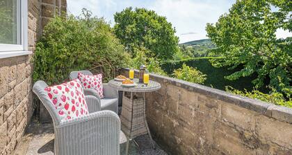 Charming Dartmoor retreat for two.