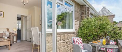 تناول الطعام بالخارج