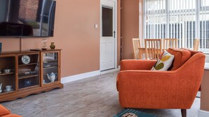 TV - 2 bedroom accommodation in Bottesford (Bottesford)
