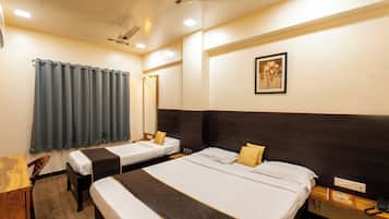 Tremannsrom – superior | Skrivebord og lydisolert