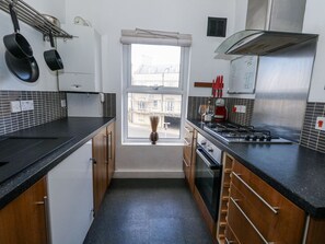 Cookware/dishes/utensils - Beachcomb (Weymouth)