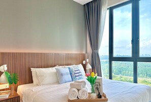 Apartamento superior, 2 habitaciones, balcón | Cortinas opacas, tabla de planchar con plancha, wifi gratis