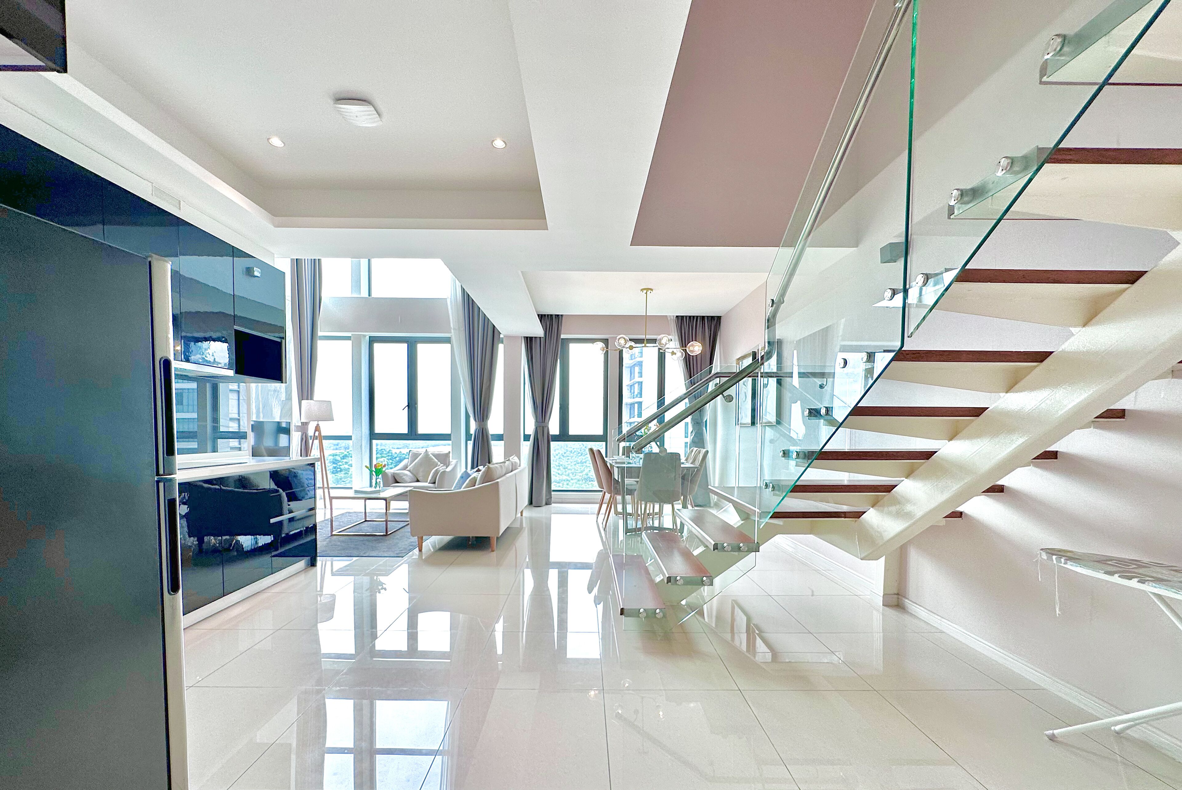 华丽复式, 3 间卧室 | 起居区 | 平板电视