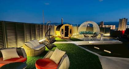 Luxury Hills1500 ㎡ Superb view patio Sauna BBQ 4 parking spaces, swimming pool, pets, near Fukuoka Airport