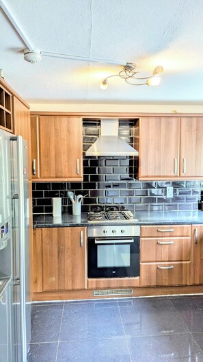 Micro-ondes, four, plaque de cuisson, lave-vaisselle