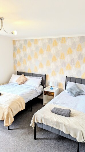 4 chambres, fer et planche à repasser, Wi-Fi, draps fournis