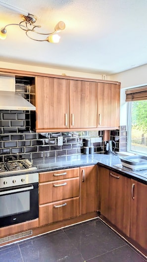 Micro-ondes, four, plaque de cuisson, lave-vaisselle