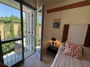 1 chambre, fer et planche à repasser, Wi-Fi gratuit