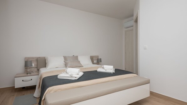 5 chambres, fer et planche à repasser, Wi-Fi gratuit, draps fournis