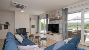 Fernseher, Kamin