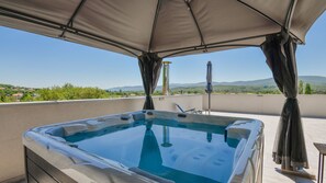 Unclassified image, 3 of 35, button