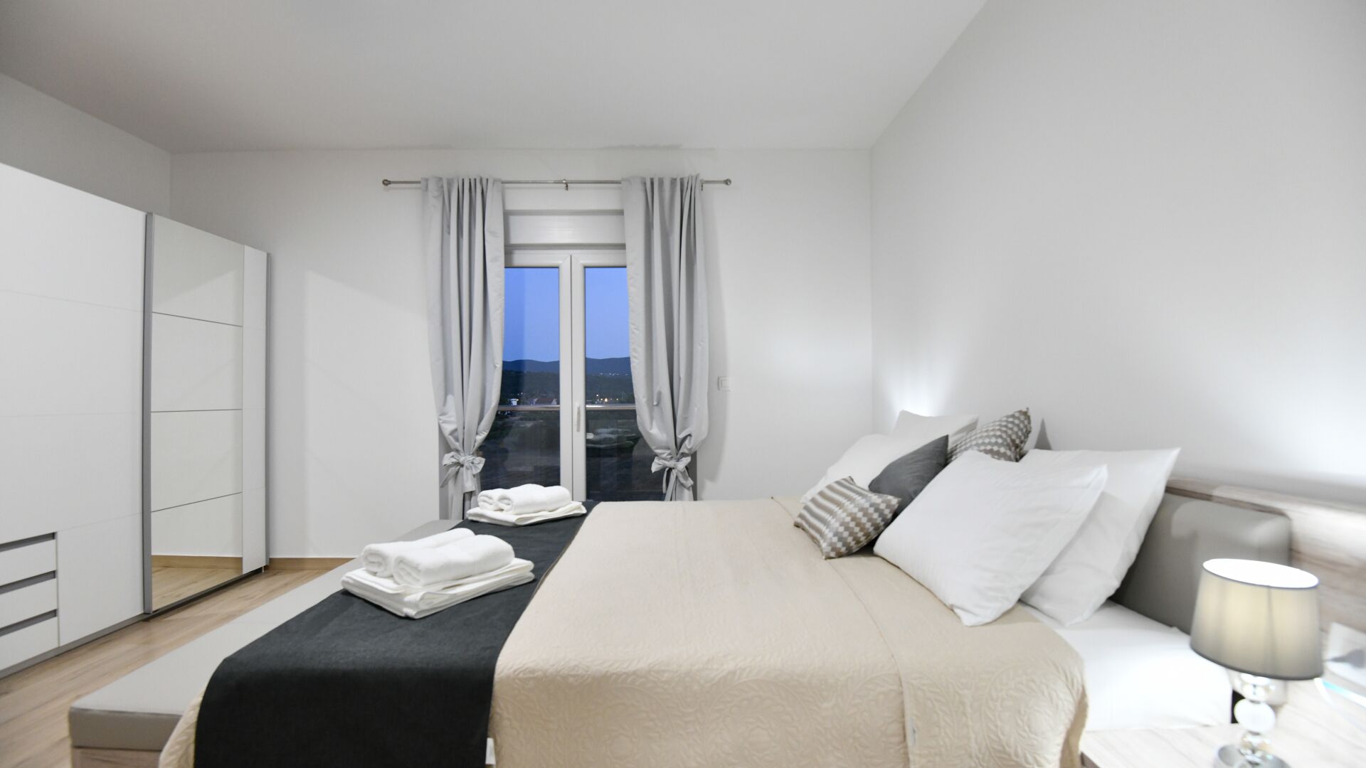 5 bedrooms, iron/ironing board, free WiFi, bed sheets