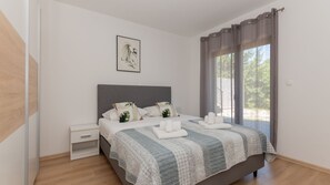 5 bedrooms, iron/ironing board, free WiFi, bed sheets - Villa Paradise Grubine - Makarska by Villas Guide (Grubine)