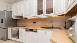 Réfrigérateur, micro-ondes, four, lave-vaisselle