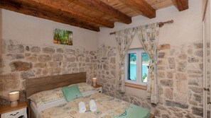 4 bedrooms, iron/ironing board, free WiFi, bed sheets - Villa Janja - Makarska by Villas Guide (Donji Proložac)