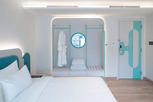 Minibar, in-room safe, free WiFi, bed sheets