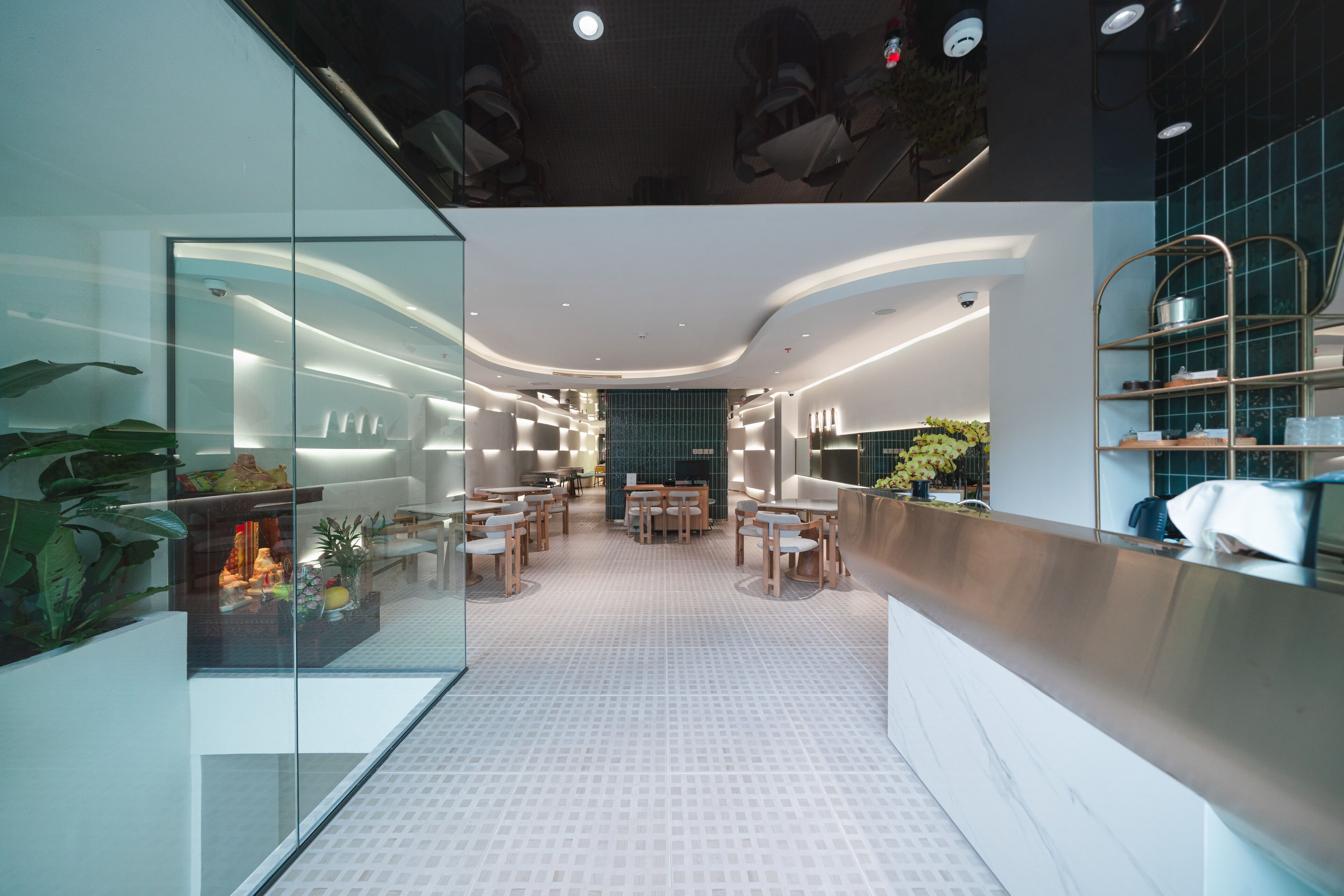 100-inch LCD TV with satellite channels, fireplace