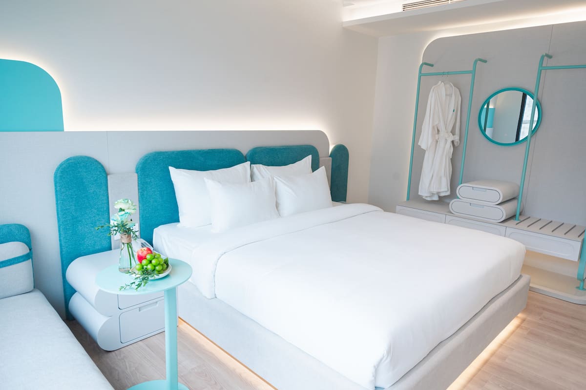 Minibar, in-room safe, free WiFi, bed sheets