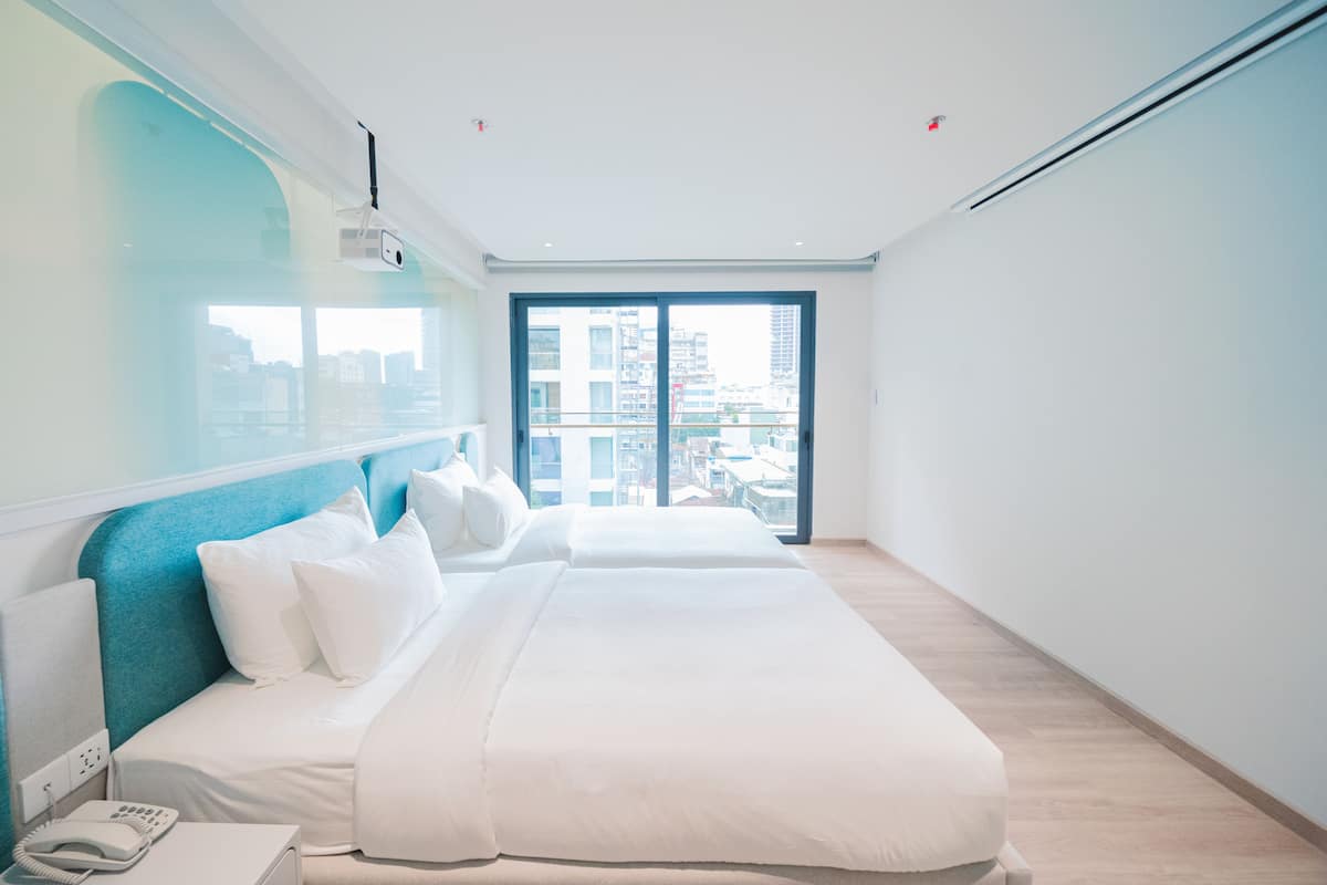 Signature Twin City View + Free Minibar | Minibar, in-room safe, free WiFi, bed sheets