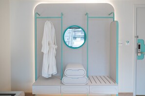 Minibar, in-room safe, free WiFi, bed sheets
