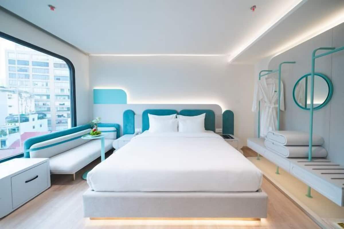 迷你吧、客房內保險箱、免費無線上網、床單