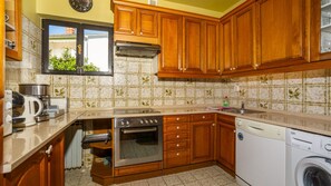 Kühlschrank, Mikrowelle, Ofen, Geschirrspüler