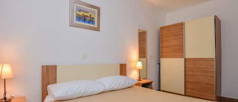 3 habitaciones, tabla de planchar con plancha y wifi gratis