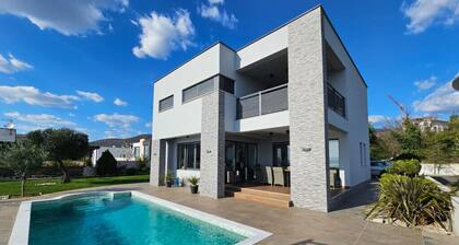 Holiday Home Legara with pool by Villas Guide