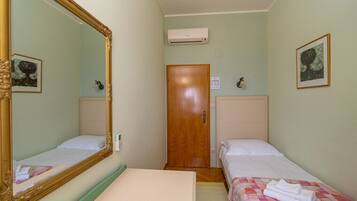 6 habitaciones, tabla de planchar con plancha y wifi gratis