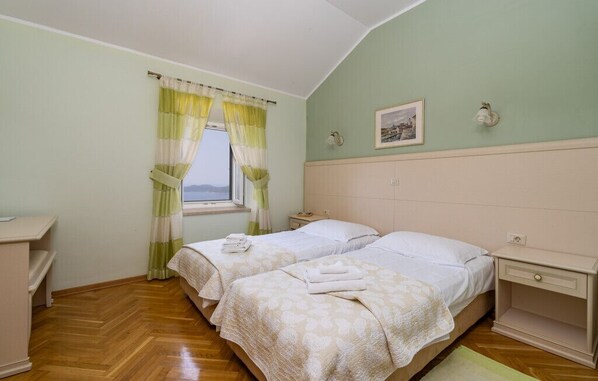 6 Schlafzimmer, Bügeleisen/Bügelbrett, kostenloses WLAN, Bettwäsche