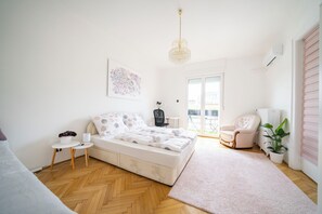 3 chambres, fer et planche à repasser, lit parapluie, Wi-Fi gratuit